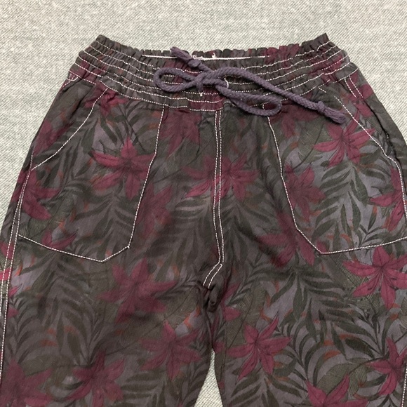 Floral Patterned Pants - Picture 3 of 6